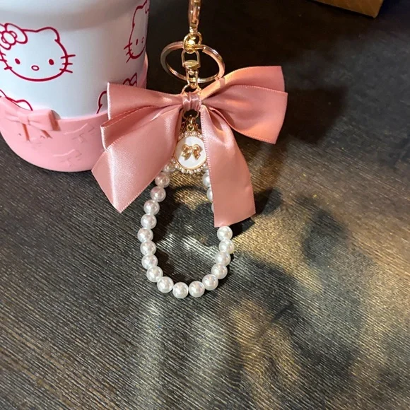 🩷Stanley White & Pink Hello Kitty Quencher Tumbler with Charm🩷 - Picture 10 of 10